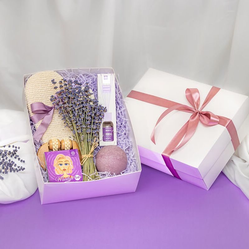Poklon set Lavanda sa peškirom, solju i sapunom u kutiji